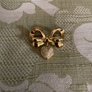 Vintage Gold Tone  Whiting & Davis WD Clear Rhinestone Bow Brooch Dangling Heart